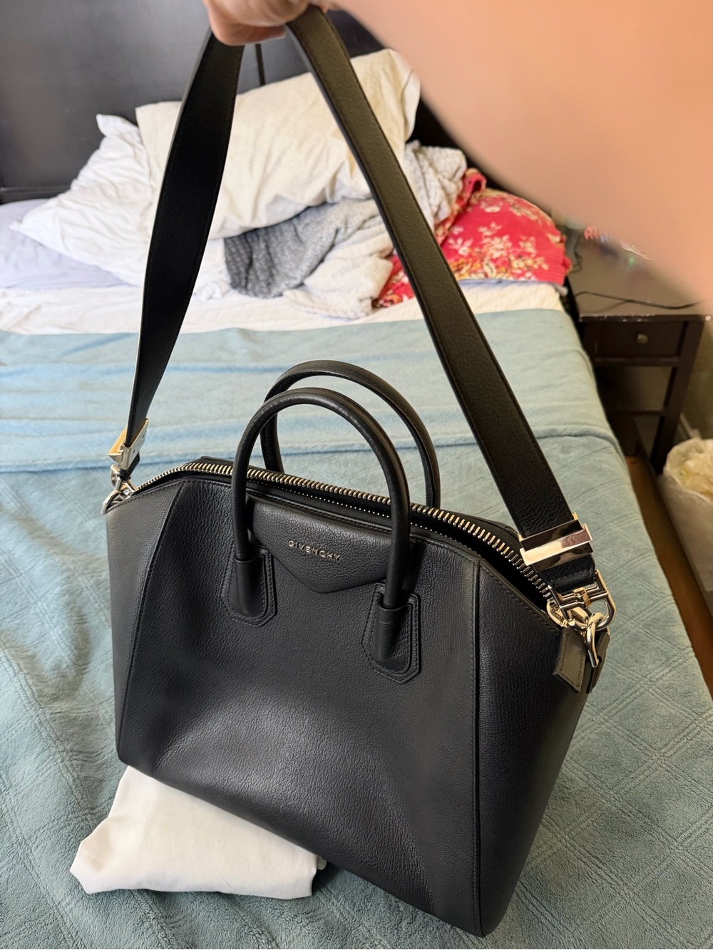 Givenchy Black Leather Satchel with Top Handles Antigona medium - Picture 6 of 6